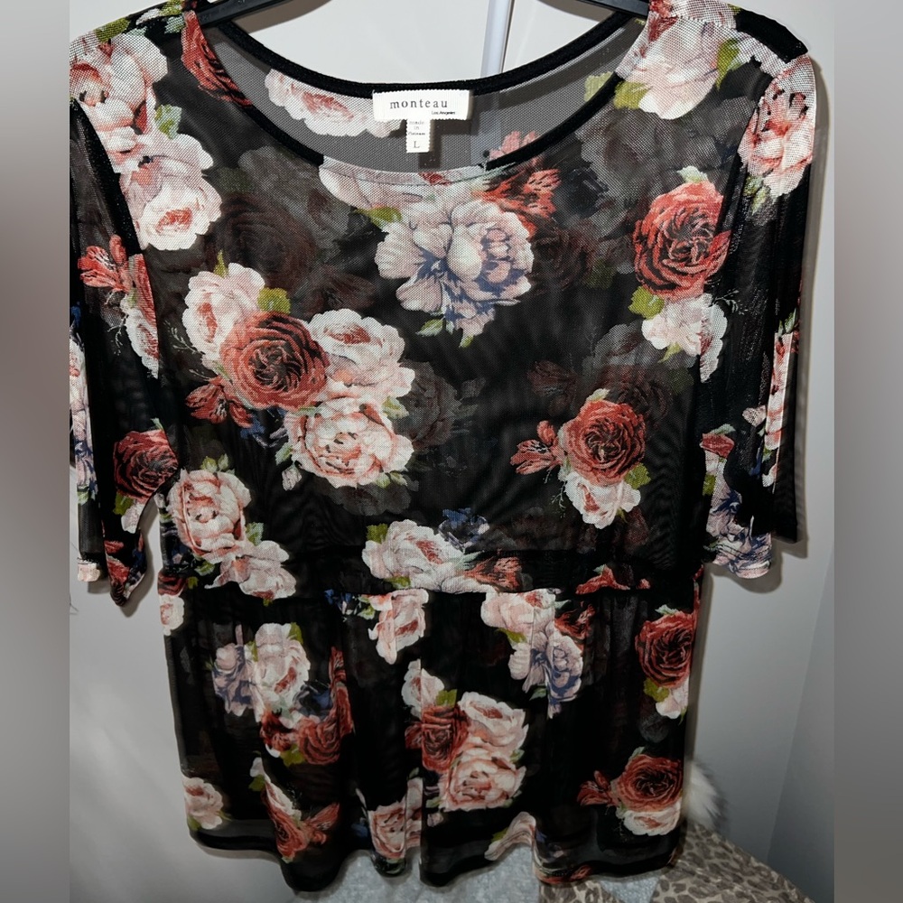 Monteau Los Angeles juniors size large mesh rose print top